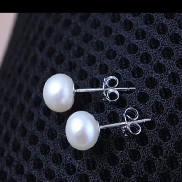 8mm Freshwater Pearl .925 Sterling Silver Studs - Picture 4 of 8